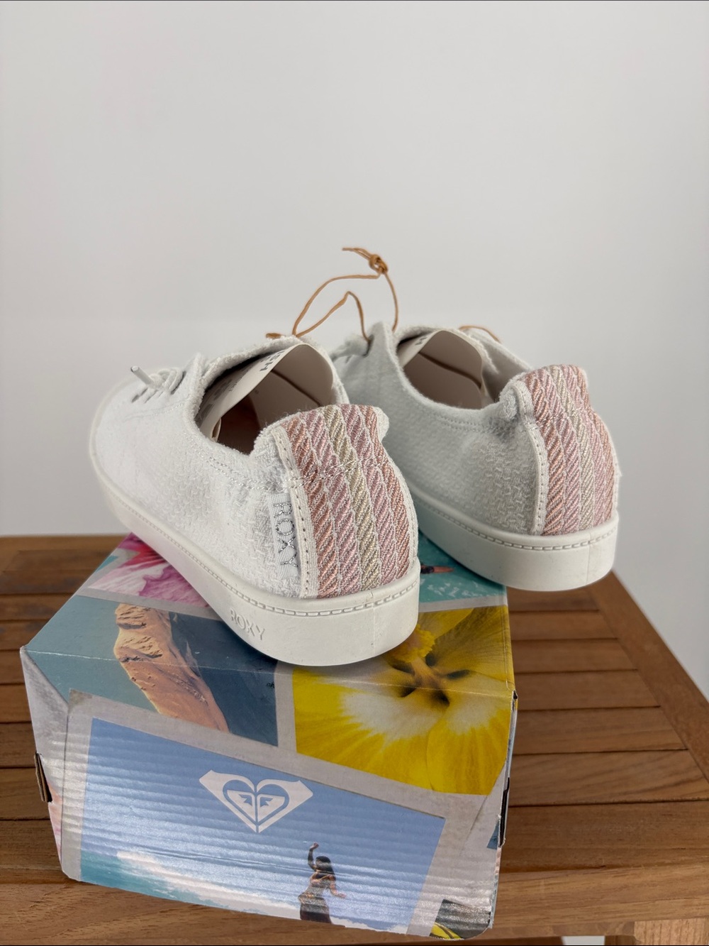 New Women’s Roxy White Lace-Up Knit Sneakers size 7 - Picture 4 of 7